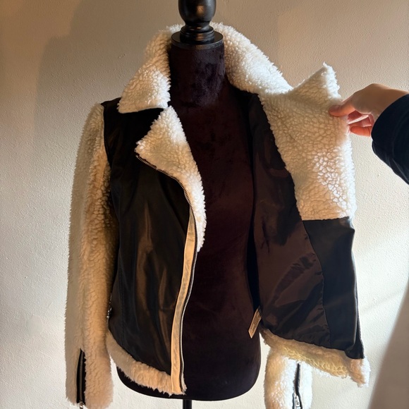 I ❤️ Ronson Black Faux Leather/White Faux Fur Moto Style Jacket Women’s Sz Small - Picture 10 of 15